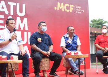 Ketua Askab PSS Muba, Akhmad Toyibir (kiri), bersama Direktur Program Liga MCF, Rudy Murod, perwakilan MCF Suroso dan pelatih Sasi Kirono Sumantri, saat memberi keterangan pers, Kamis (3/2/2022). (fornews.co/ist)