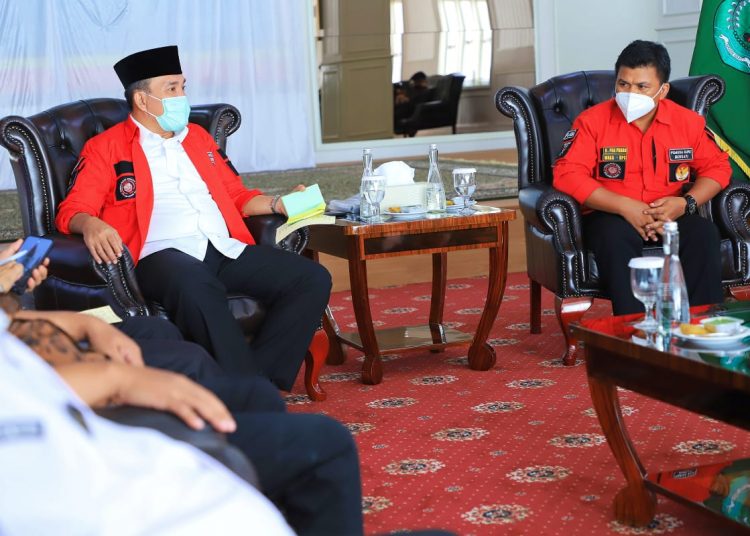 Plt Bupati Muba, Beni Hernedi, saat menerima pengurus Dewan Pimpinan Cabang PBB Muba, di Guest House Griya Bumi Serasan Sekate, Kamis (24/03/2022). (fornews.co/ humas pemkab muba)