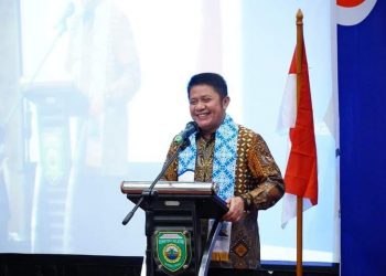 Gubernur Sumsel, Herman Deru, saat berbicara Rakerda Program Bangga Kencana dan Percepatan Penurunan Stunting tahun 2022 di Ballroom Hotel Harper, Kamis (10/3/2022). (fornews.co/humas pemprov sumsel)