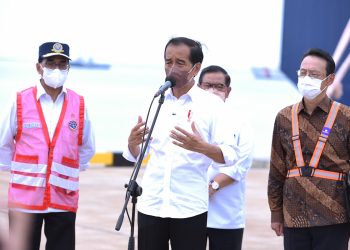 Presiden Jokowi saat berbicara pada pelepasan ekspor mobil dari Pelabuhan Patimban, Kabupaten Subang, Jabar, Selasa (08/03/2022). (fornews.co/foto: Humas Setkab/Teguh)