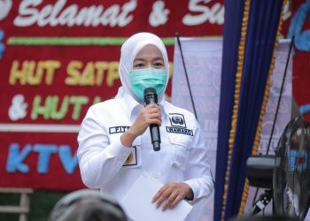 Wakil Wali Kota Palembang, Fitrianti Agustinda, saat berbicara pada HUT Sat Pol PP ke 72 dan Satlinmas ke 60, Senin( 8/3/2022). (fornews.co/ist)