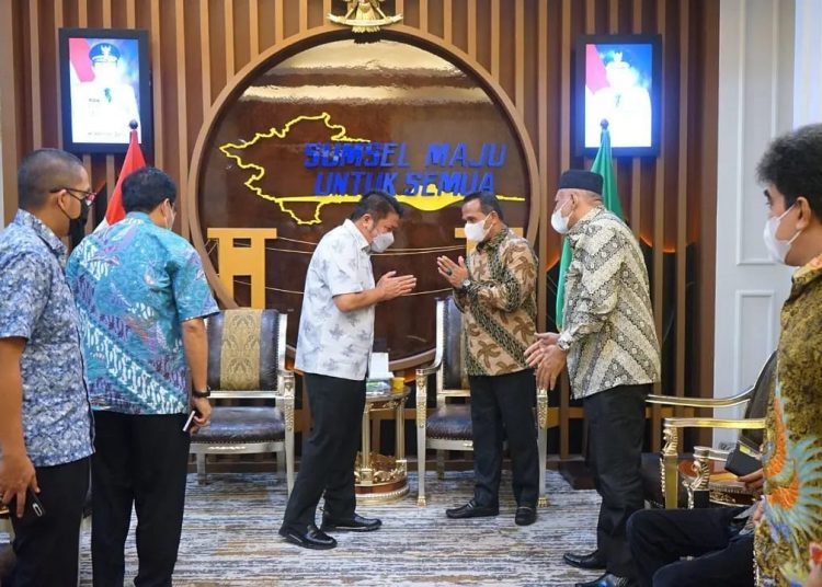 Gubernur Sumsel, Herman Deru saat menerima Pengurus Dewan Pimpinan pusat IKKII, di Ruang Tamu Gubernur Sumsel, Jumat (11/3/2022) Siang. (fornews.co/humas pemprov sumsel)