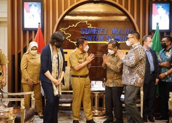 Gubernur Sumsel, Herman Deru saat menerima Tim Due Diligence Program Compact 2 MCC, di Ruang Tamu Gubernur Senin (28/3/2022). (fornews.co/humas pemprov sumsel)