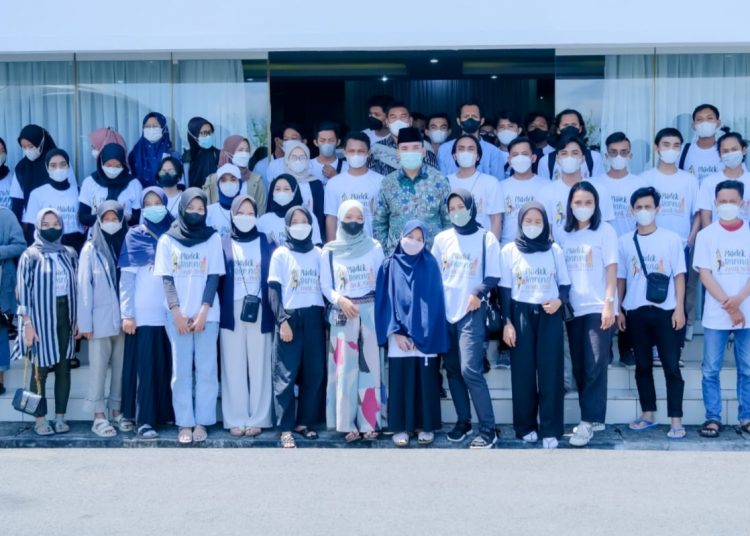 IKPM Muba bersama Plt Bupati Muba, Beni Hernedi di Rumah Dinas Bupati Muba, usai menempuh perjalanan dari Yogyakarta, Kamis (28/4/2022).(humas pemkab muba)