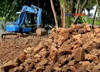 SITUS cagar budaya yang dijebol warga dengan alasan tidak tahu jika benteng bersejarah berumur ratusan tahun itu dilindungi oleh Undang-Undang Republik Indonesia. (foto fornews.co/adam)