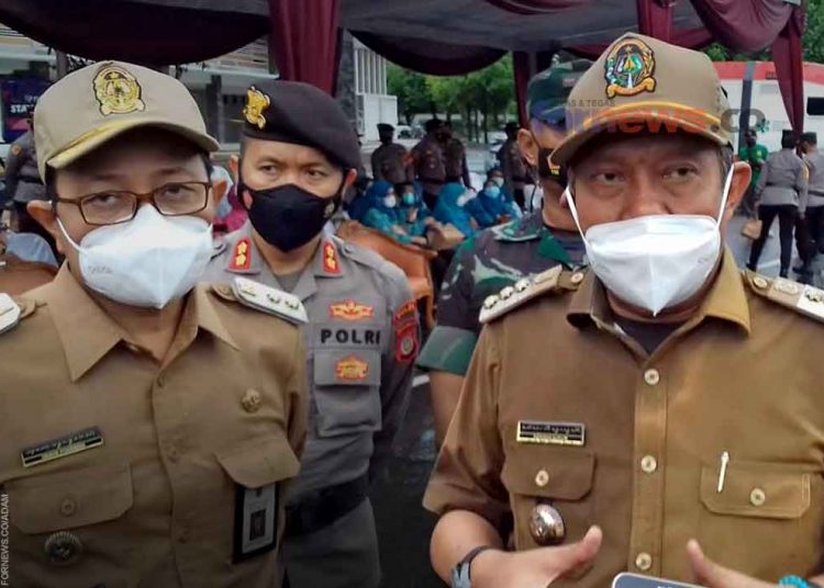 WALI Kota Yogya, Haryadi Suyuti, menyebut lebaran tahun ini tidak ada penyekatan, katanya usai gelaran Apel Operasi Ketupat Progo 2022 di Stadion Mandala Krida, Yogyakarta, Jum’at (22/4/2022). Meski begitu pihaknya tetap mengerahkan petugas gabungan selama libur lebaran 2022. (foto fornews.co/adam)