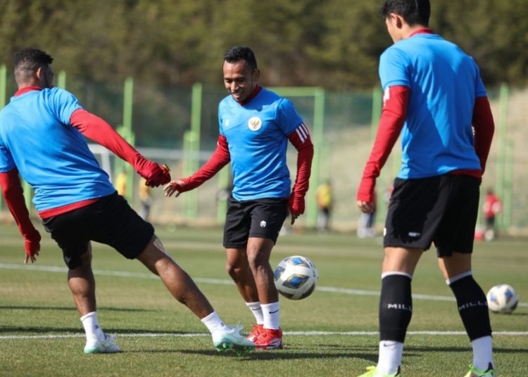 Pemain Timnas Indonesia U-23, Irfan Jaya (tengah), saat menjalani pemusatan latihan di Kota Yeongdeok, Korsel, Minggu (17/4/2022). (fornews.co/pssi.org)