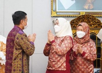 Ketua TP PKK Sumsel, Feby Deru saat menerima audensi OJK Regional 7 Sumbagsel, di Griya Agung, Senin (18/04/2022) siang. (fornews.co/humas pemprov sumsel)