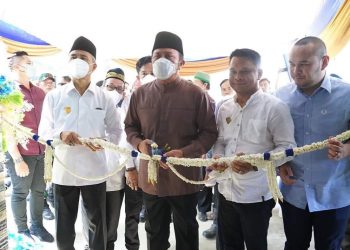 Gubernur Sumsel, Herman Deru, saat meresmikan rumah perjuangan IKB Manku. di Komplek Sasana Patra, Tegal Binangun, Palembang, Senin (16/5/2022). (fornews.co/humas pemprov sumsel)