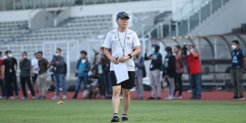 Pelatih Kepala Timnas Indonesia U-19, Shin Tae-yong, saat memantau pemain pada TC di Jakarta, Senin (20/6/2022) lalu. (fornews.co/pssi.org)
