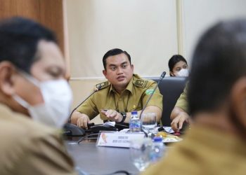 Direktur RSUD Siti Fatimah dr Syamsudin Isaac, saat memaparkan tiga konsep baru rumah sakit di Ruang Rapat Gubernur Sumsel, Senin (6/6/2022). (fornews.co/humas pemprov sumsel)