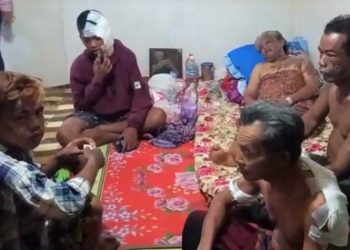 Kondisi satu keluarga usai menjadi korban penyiraman air keras di rumahnya, Jumat (2/6/2022). (fornews.co/ist)