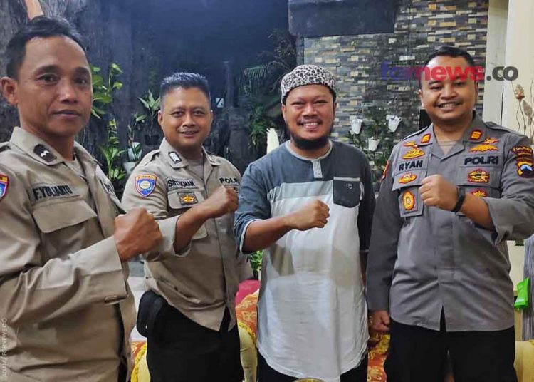 KETUA Presidium FA UIB Jateng-DIY, Anang Imamuddin S.P, mengatakan pamitan Kapolsek Muntilan, AKP Ryan Eka Cahya, S.IK, M.Si, untuk bertugas sebagai Kasatreskrim Polres Purworejo, Jawa Tengah. (foto fornews.co/adam)