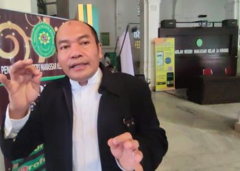 Ahli dari Dewan Pers, Imam Wahyudi, saat memberi keterangan pada media, usai jalani sidang gugatan perdata di PN Kota Makassar, Kamis (28/7/2022). (fornews.co/ist)