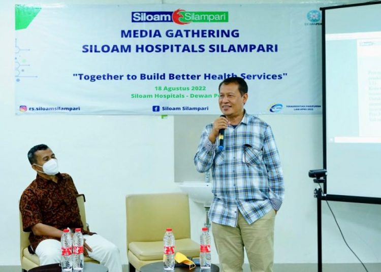 Ketua Komisi Kemitraan dan Infrastruktur Organisasi Dewan Pers, Atmaji Sapto Anggoro saat menjadi pembicara pada Media Gathering di ruang Hemodialisa, Rumah Sakit Siloam Silampari, Lubuklinggau, Kamis (18/08/2022). (fornews.co/ist)