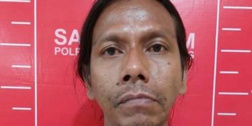 Pelaku pencurian yang juga residivis, Isman (42) usai ditangkap Tim Beguyur Bae Opsnal Ranmor Satreskrim Polrestabes Palembang, Sabtu (6/8/2022). (fornews.co/ist)