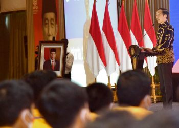 Presiden Jokowi saat melepas PMI skema G to G ke Korea Selatan di Hotel El Royale, Jakarta, pada Senin (17/10/2022). (fornews.co/Foto: BPMI Setpres/Rusman)