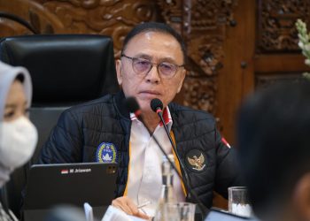 Ketua Umum PSSI, Mochammad Iriawan saat menjalai rapat perdana Satgas Transformasi Sepakbola Indonesia, Jumat (21/10/2022). (fornews.cp/pssi.org)