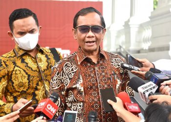 Menko Polhukam Mahfud MD memberikan keterangan pers selepas melapor kepada Presiden Jokowi di Istana Merdeka, Jakarta, Selasa (04/10/2022). (fornews.co/Foto: BPMI Setpres)