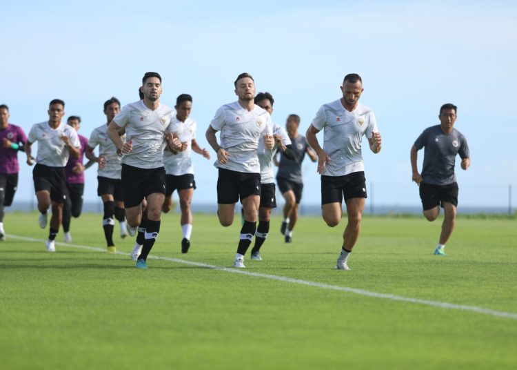 Pemain Timnas Indonesia diberi menu penguatan otot dan fisik selama Pemusatan Latihan di Bali United Training Center, Pantai Purnama, Gianyar. (fornews.co/pssi.org)