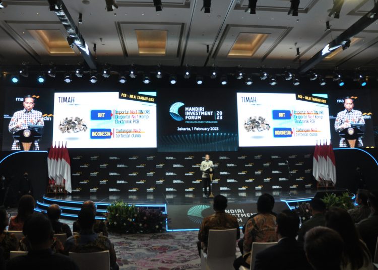 Presiden Jokowi memberikan pidato kunci pada Mandiri Investment Forum 2023, di Ballroom Hotel Fairmont, Jakarta, Rabu (01/02/2023). (fornews.co/ Humas Setkab)