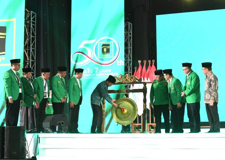 Presiden Jokowi menghadiri Puncak Hari Lahir ke-50 Tahun PPPdi ICE BSD City, Kabupaten Tangerang, Banten, Jumat (17/02/2023). (fornews.co/Foto: BPMI Setpres/Kris)