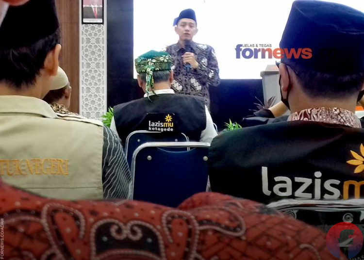 DPD RI, Ahmad Syauqi Suratno, saat memberikan motivasi kepada selauruh pengelola Lazizmu DIY di UAD Yogya, Senin (12/2/2023). (foto fornews.co/adam)