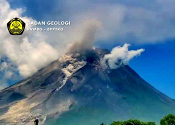 AWAN panas guguran (APG) Gunung Merapi pada pukul 11.26 WIB dengan jarak luncur 1.500 meter yang sebelumnya sempat terjadi pada pukul 05.23 WIB sejauh 1.200 meter ke arah Barat Daya di Kali Bebeng. (foto fornews.co/badan geologi)