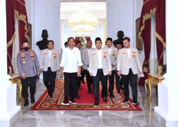 Presiden Jokowi didampingi Kapolri Jenderal Listyo Sigit Prabowo saat menerima perwakilan PP Pemuda Muhammadiyah, di Istana Merdeka, Jakarta Senin (27/03/2023). (fornews.co/Foto: BPMI Setpres)