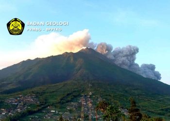 SELASA pagi luncuran awan panas guguran terjadi pukul 05.50 dan 05.59 WIB dengan jarak luncur 2.000 meter dan 1.600 meter ke arah Kali Krasak dan arah angin bertiup ke Tenggara. (foto fornews.co/badan geologi)