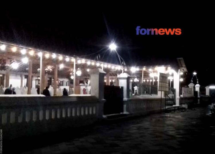 SUASANA kawasan Masjid Mataram Kotagede di Bantul yang terlihat sepi berbeda dari tahun-tahun sebelumnya, Rabu malam, 22 Maret 2023. (foto fornews.co/adam)