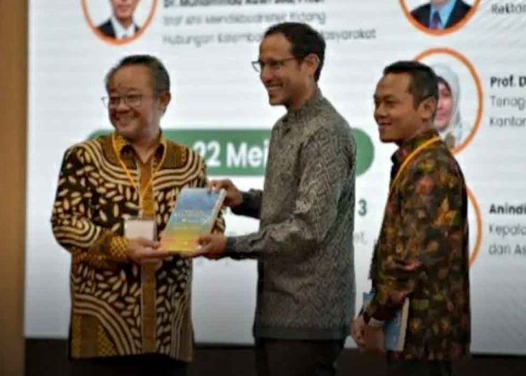 KEMENTERIAN Pendidikan, Kebudayaan, Riset, dan Teknologi (Kemendikbudristek) bersama Pimpinan Pusat (PP) Muhammadiyah melakukan bedah buku “Kristen Muhammadiyah: Mengelola Pluralitas Agama dalam Pendidikan”, di Jakarta, Senin (22/5). (foto fornews.co/kemendikbudristek)