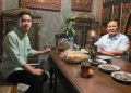 Wali Kota Solo Gibran Rakabuming Raka saat bertemu Prabowo Subianto, di Angkringan Omah Semar Solo, Jumat (19/5/2023). (fornews.co/ist)