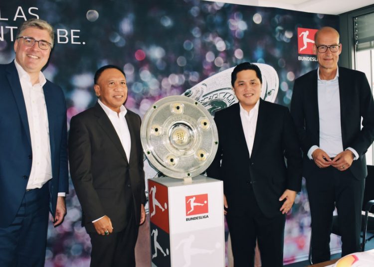 Ketua Umum PSSI Erick Thohir dan Wakil Ketua Umum Zainudin Amali, bersama petinggi Eintracht Frankfurt, Rabu (7/6/2023). (fornews.co/ist)