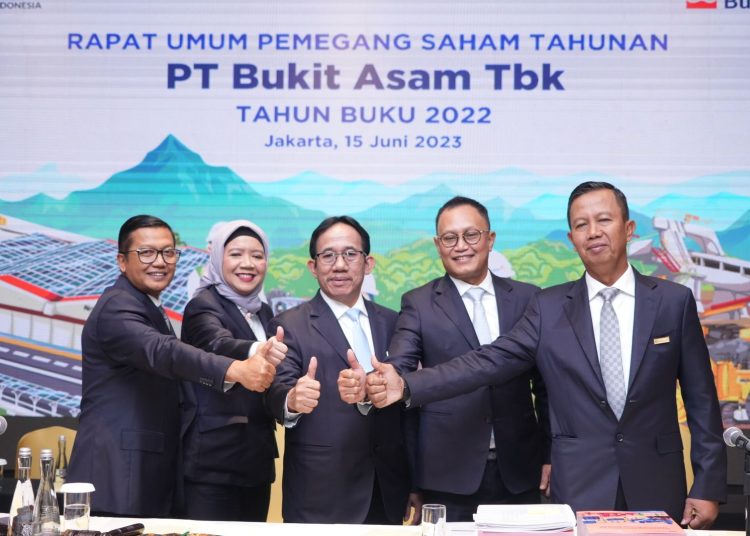 Jajaran Direksi PTBA sesuai RUPS untuk Tahun Buku 2022 di Jakarta, Kamis (15/6/2023). (fornews.co/ist) 