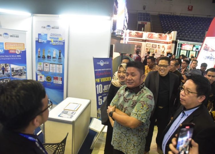 Gubernur Sumsel Herman Deru saat melihat stand pameran Info Franchise and Business Concept (IFBC) di PSCC Palembang, Jumat (28/7/2023). (fornews.co/ist)