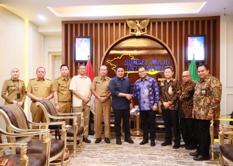 Gubernur Sumsel Herman Deru saat menerima audiensi Kepala Perwakilan BI Provinsi Sumsel Ricky P Gozali di Kantor Gubernur Sumsel, Selasa (1/8/2023). (iNewspalembang.id/ist)