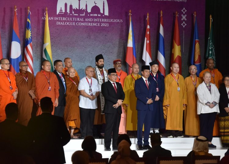 Presiden Jokowi membuka ASEAN IIDC 2023, di Hotel Ritz Carlton, Jakarta, Senin (07/08/2023). (fornews.co/Humas Setkab)
