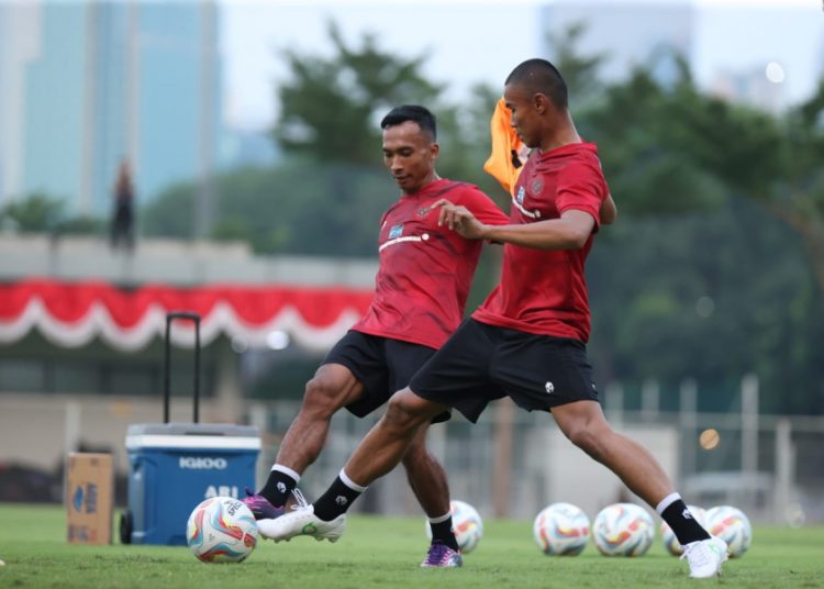 Latihan perdana Timnas Indonesia U-23 di Lapangan A, Senayan, Jakarta, Jumat (10/8/2023), hanya diikuti 17 pemain dan enam pemain lain masih absen. (fornews.co/ist)