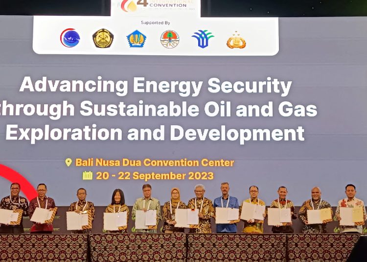 PFN Grup menandatangani LNG PSA IDD Bangka - WK Rapak oleh PGN, Chevron dan ENI, pada acara International Convention on Indonesia Upstream Oil and Gas (IOG) 2023, di Nusa Dua, Bali, Jumat (22/09/2023). (fornews.co/ist)