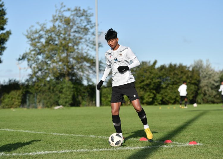 Pemain Timnas Indonesia U-17 saat menjalani latihan di lapangan BV Gruen-Weir Holt, Monchengladbach, Minggu (24/9/2023). (fornews.co/ist)