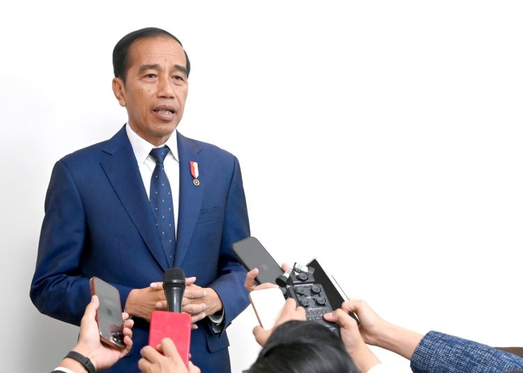Presiden Jokowi saat memberi keterangan pers setelah bertemu dengan PM Kerajaan Arab Saudi Mohammed bin Salman Al-Sau, pada Jumat (20/10/2023). (fornews.co/BPMI Setpres)
