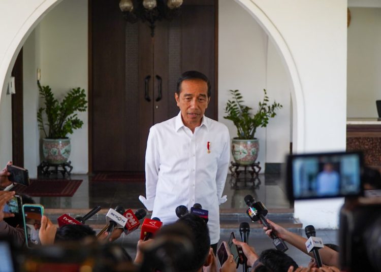 Presiden Jokowi saat memberi keterangan pers terkait pengunduran diri dari Mentan Syahrul Yasin Limpo, di Istana Merdeka, Jakarta, Jumat (06/102023). (fornews.co/BPMI Setpres)