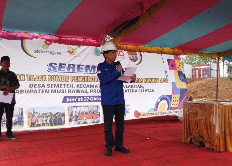 Suasana seremoni SKK Migas – KKKS SRMD memulai proses pengeboran sumur eksplorasi Ekor Burung #1 di Desa Semeteh, Kecamatan Lakitan, Kabupaten Mura, Jumat (27/10/2023). (fornews.co/ist)