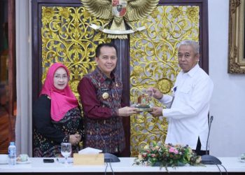 Pj Gubernur Sumsel Agus Fatoni, saat menerima Kepala BKKBN Sumsel Medi Heryanto dan jajaran di Griya Agung Palembang, Kamis (16/11/2023). (fornews.co/ist)