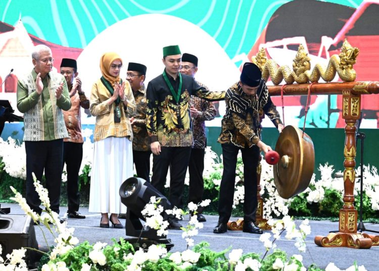 Presiden meresmikan pembukaan Kongres HMI XXXII dan Munas KOHATI XXV Tahun 2023, di The Hall Convention Centre, Hotel Qubu Resort, Kabupaten Kubu Raya, Kalimantan Barat, Jumat (24/11/2023) (fornews..co/ BPMI Setpres/Kris)