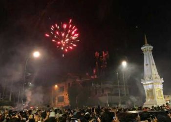 SUASANA perayaan pergantian Tahun Baru 2020 di Tugu Jogja. (foto fornews.co/suara.com)