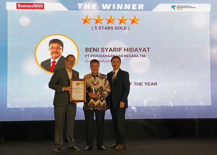 Direktur SDM dan Penunjang Bisnis PGN Beni Syarif Hidayat, saat mendapatkan The Best Human Capital Director Of The Year (Energy Industries) pada Human Capital and Performance Award 2023, beberapa waktu lalu. (fornews.co/ist)
