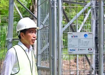Presiden Jokowi saat akan meresmikan pengoperasian sinyal BTS 4G Bakti dan akses internet di desa 3T, serta pengoperasian dan integrasi satelit RI di BTS Bowombaru Utara, Kabupaten Kepulauan Talaud, Sulawesi Utara, Kamis (28/12/2023). (tangkap layar)