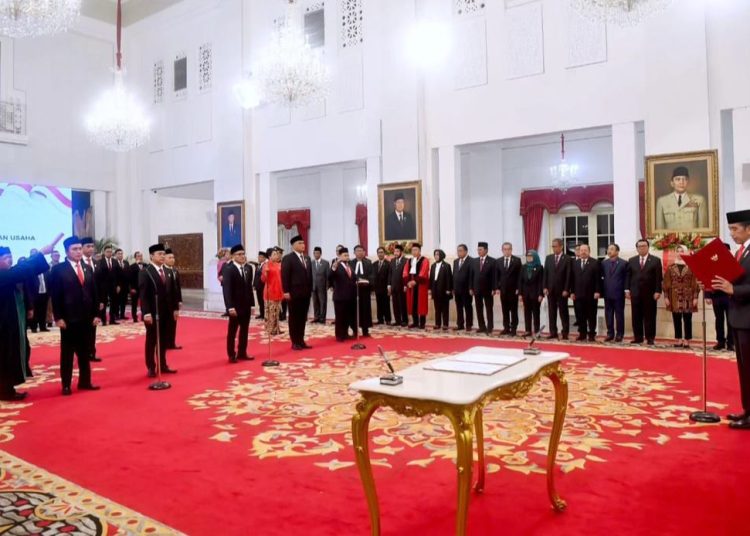 Momen Presiden Jokowi saat melantik sembilan Anggota KPPU di Istana Negara, Jakarta, Kamis (18/01/2024) pagi. (fornews.co/tangkapan layar)